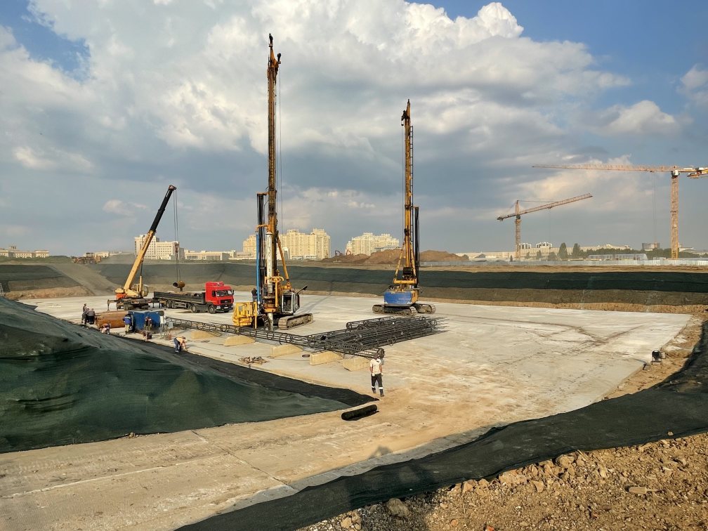 Устройство свайного поля в период с 30.06.2021 по 09.09.2021