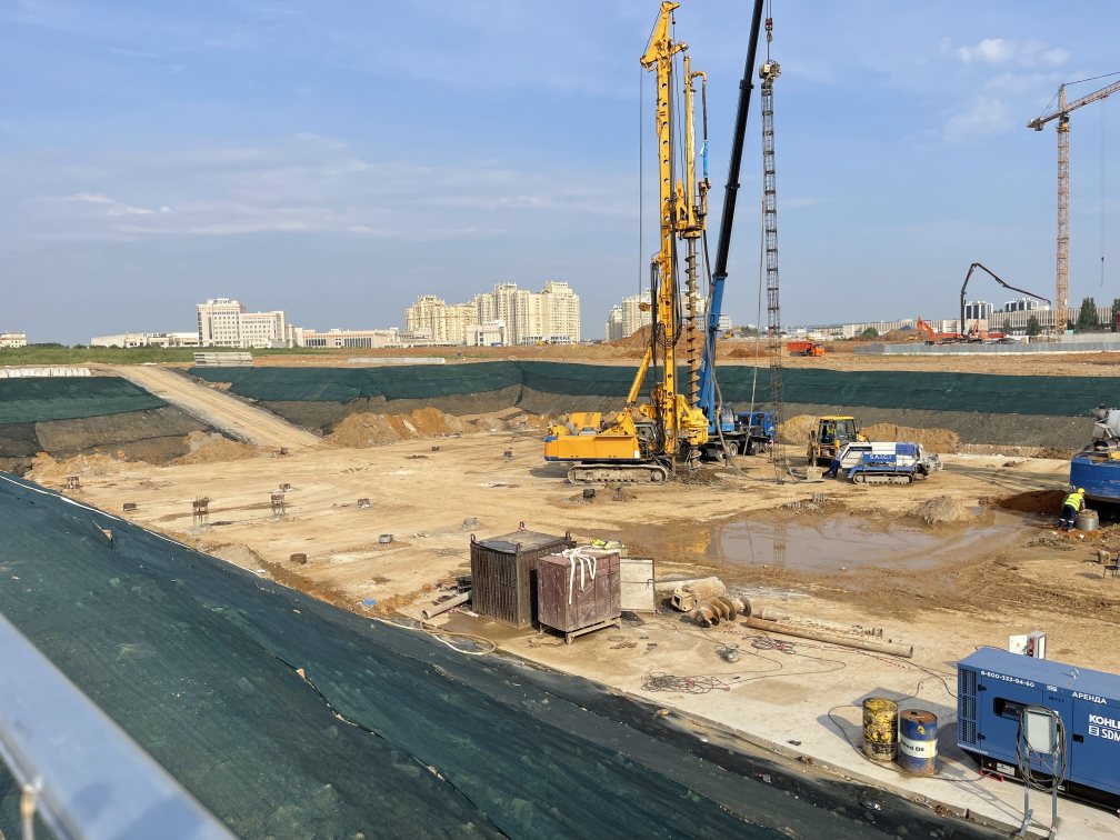 Устройство свайного поля в период с 30.06.2021 по 09.09.2021
